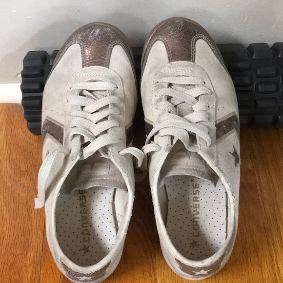 Converse Retro All-Stars. Low Top. Unisex. Suede with Star. - Picture 2 of 6